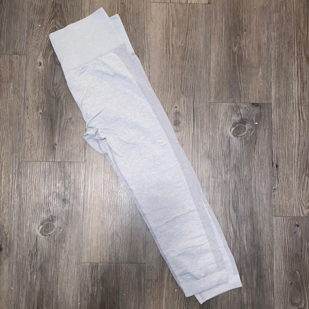 FOREVER21 Gray yoga capri pants